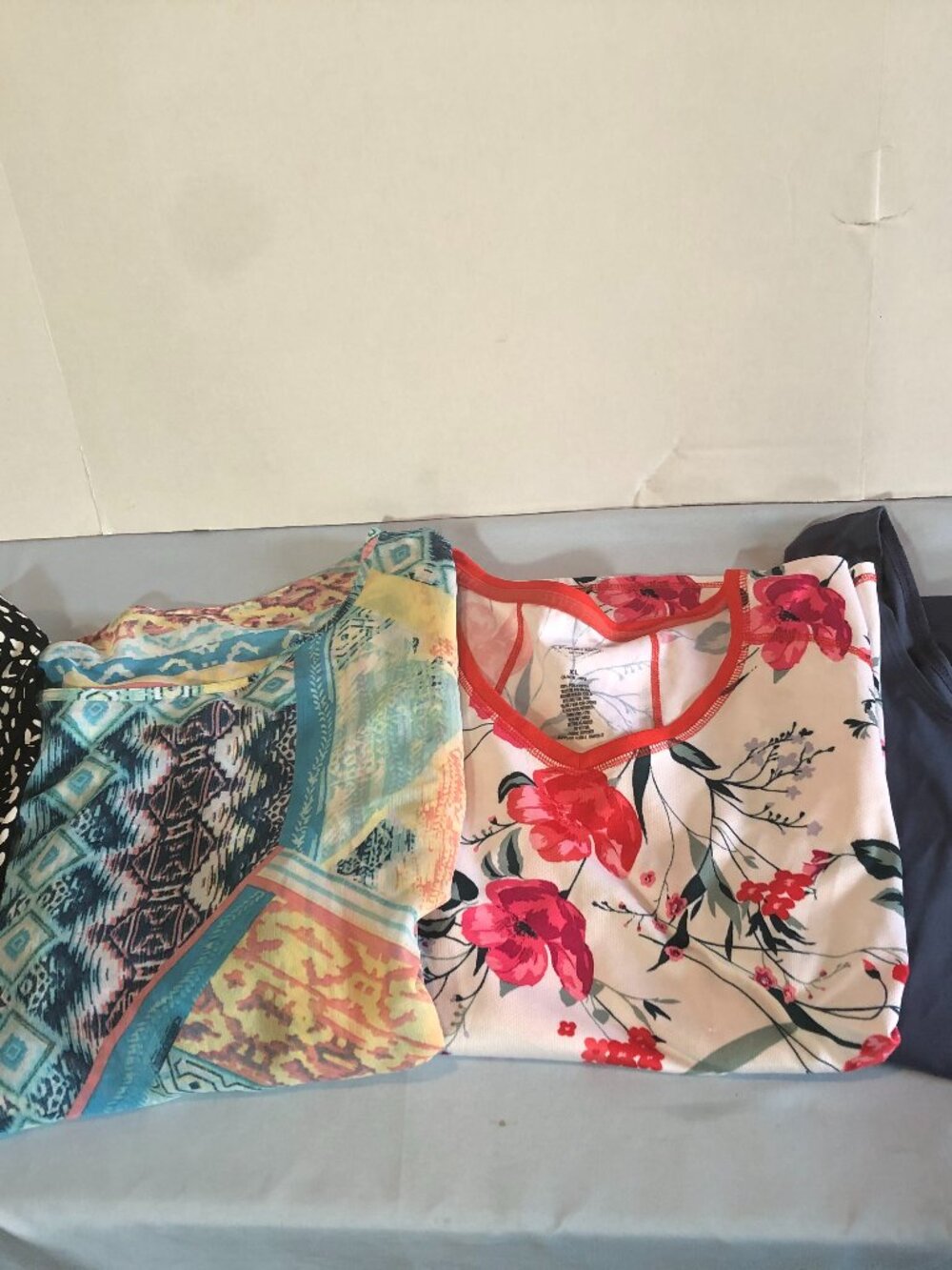 LOT of 4 Womens Tops Chicos Sz 3, Alfani 0X, St Johns Bay XL 21 - 22" Pit to Pit